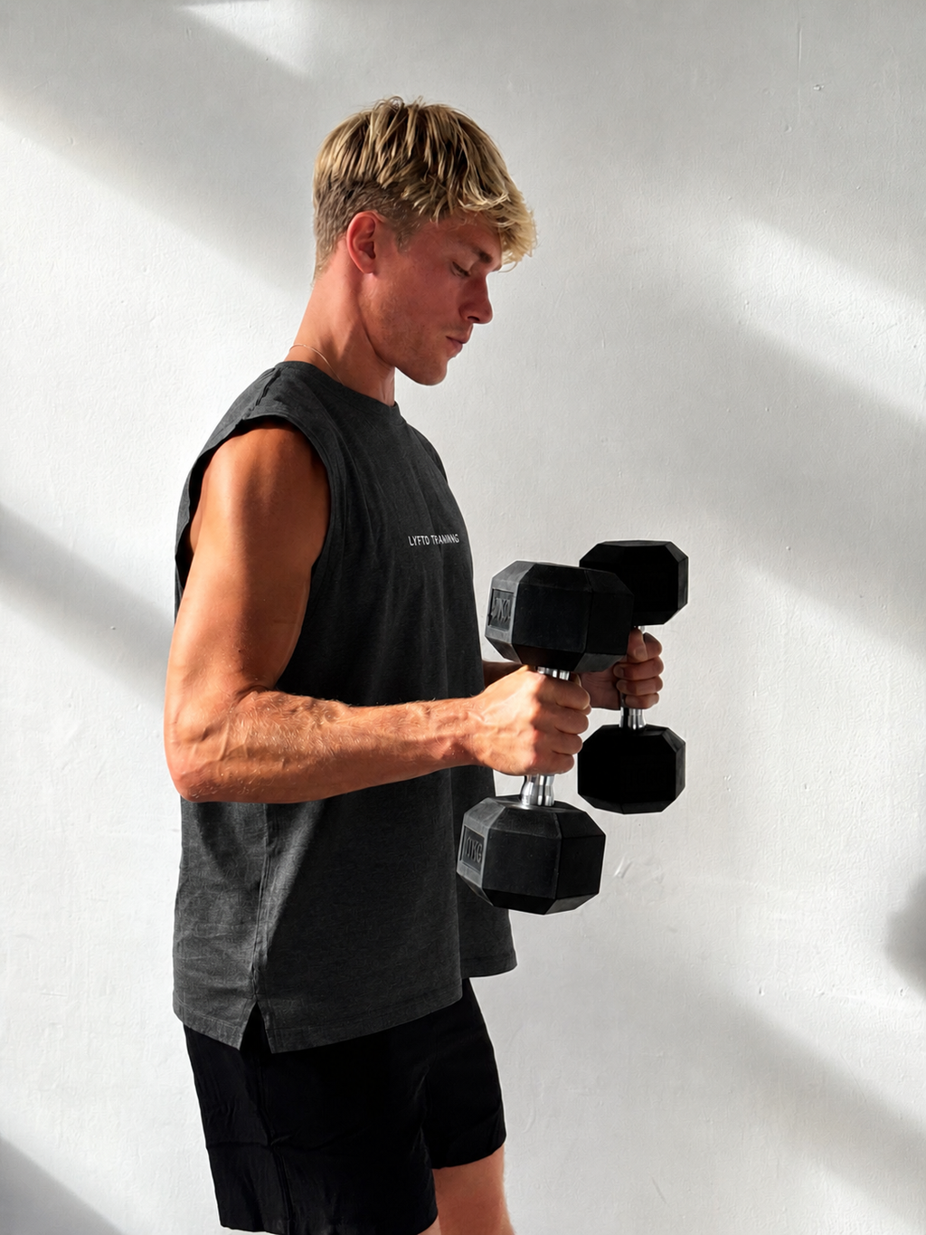 ON THE MOVE TANK - CARBON BLACK